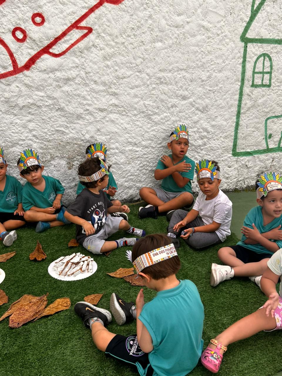 Crianças aprendendo por meio de brincadeiras