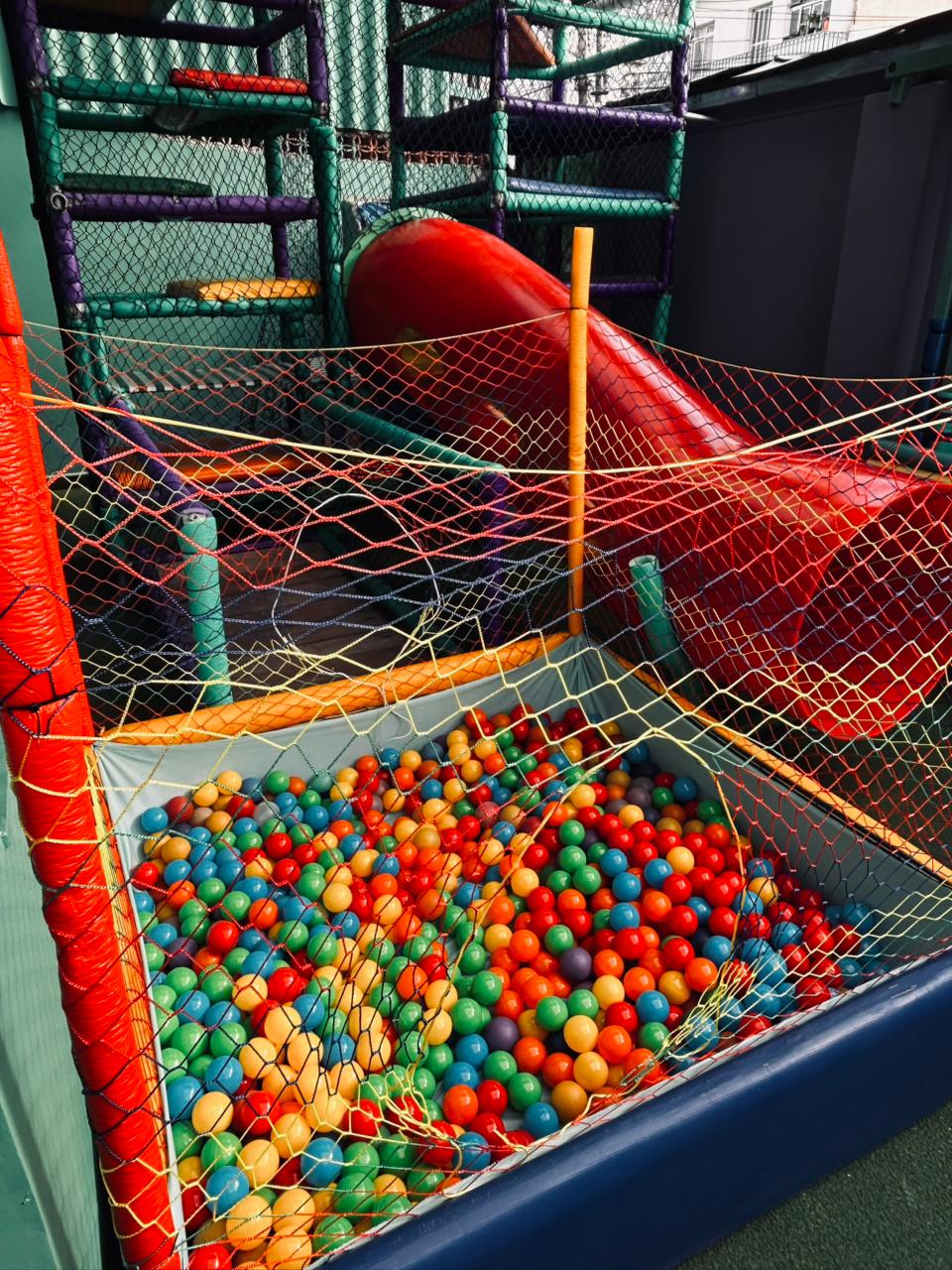 Espaço de recreação e parque do colégio