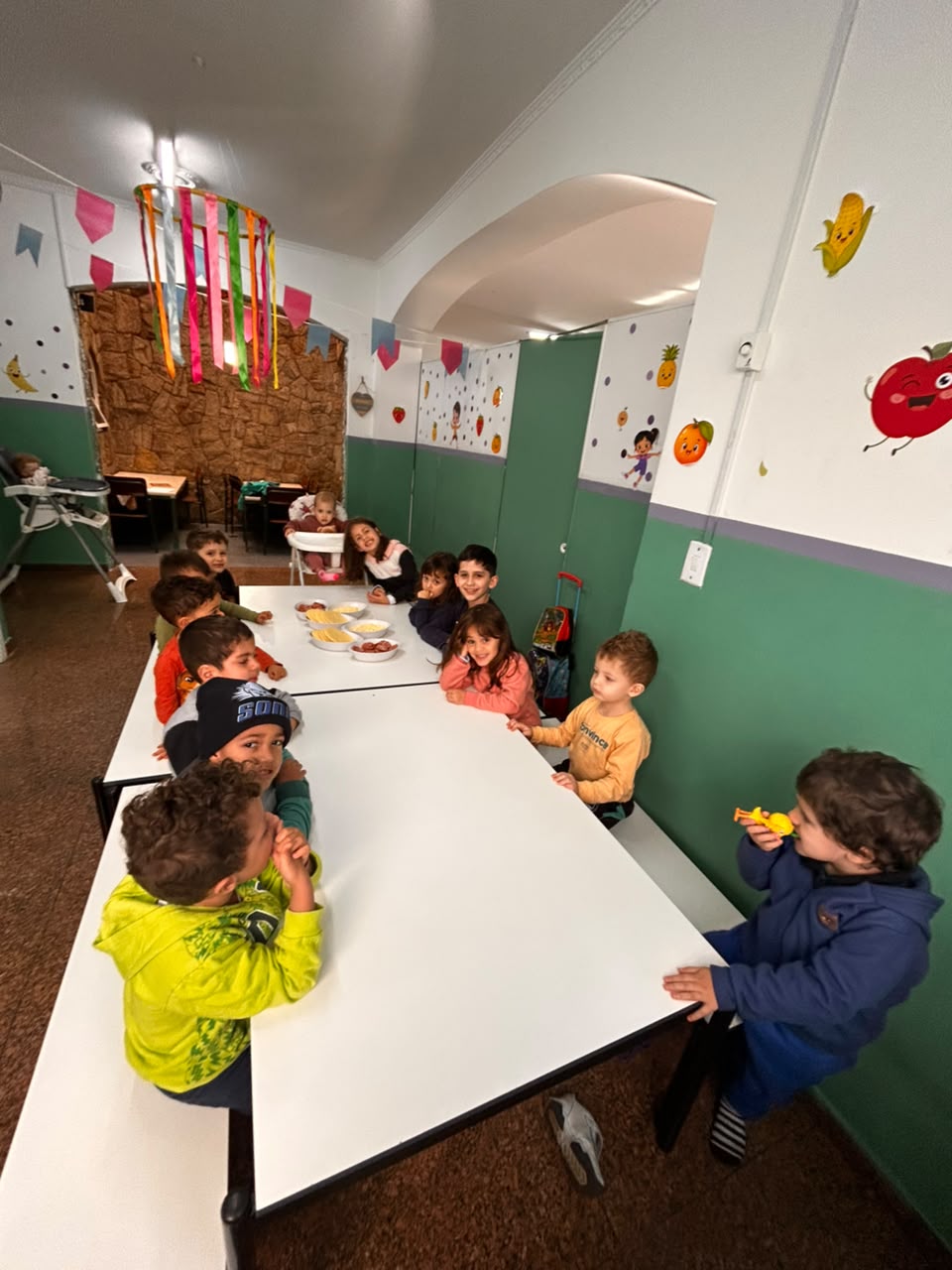 Sala de aula organizada para as crianças
