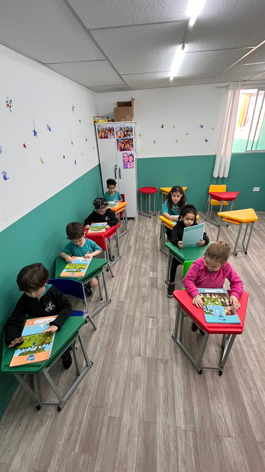 Turmas do Pré-I participando de atividade escolar
